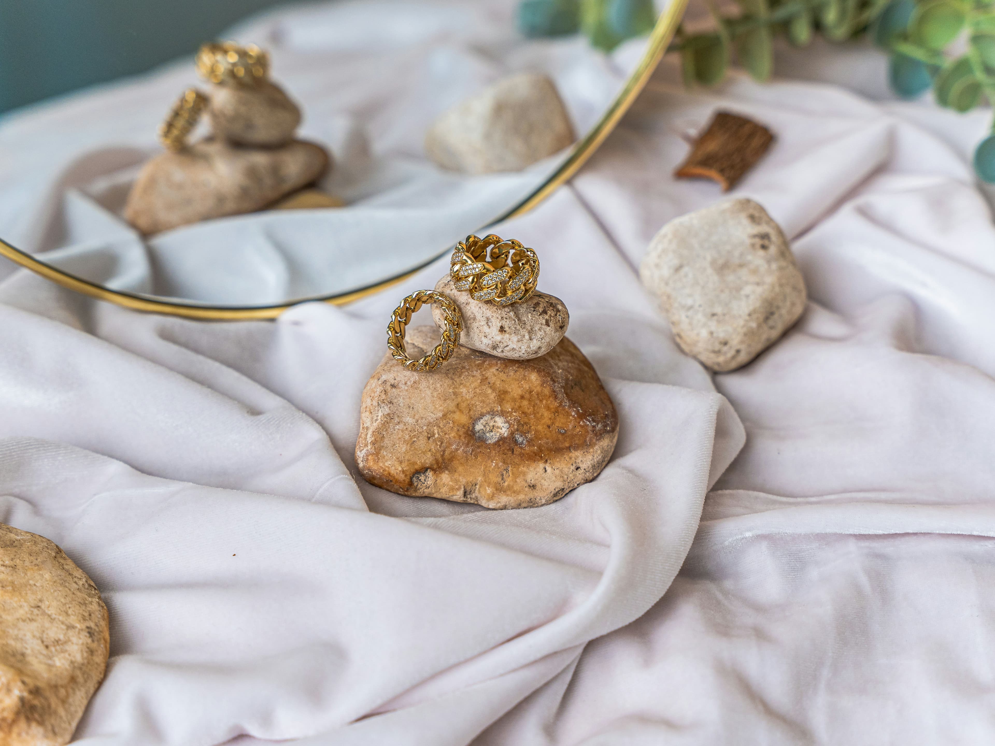 2025 Jewellery Trends: What's Hot This Season